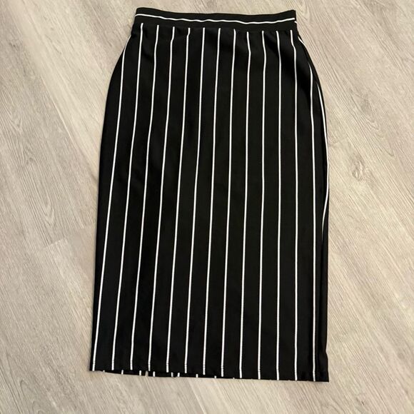 Miss Selfridge Black & White Pinstriped Button Skirt Size 4 - Picture 5 of 8